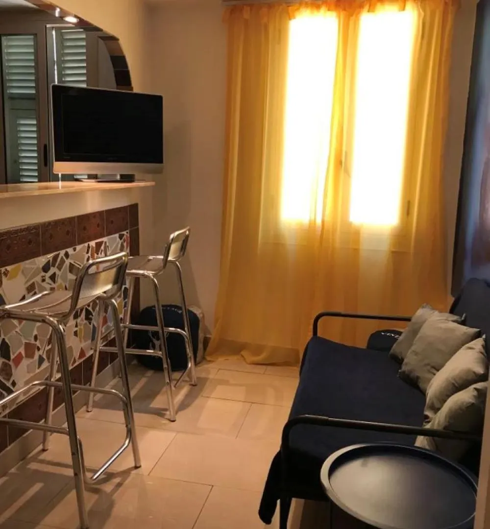 Summer Beach Studio, 4 Persons, Mobile Ac, Old Town Nice France
